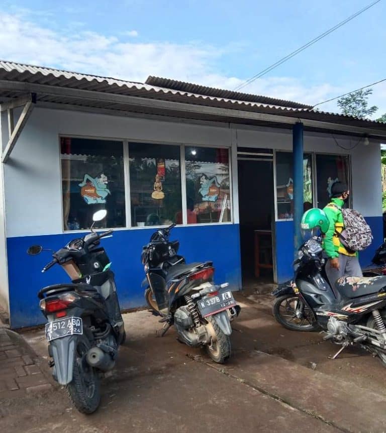 warung laris manis tanpa nama
